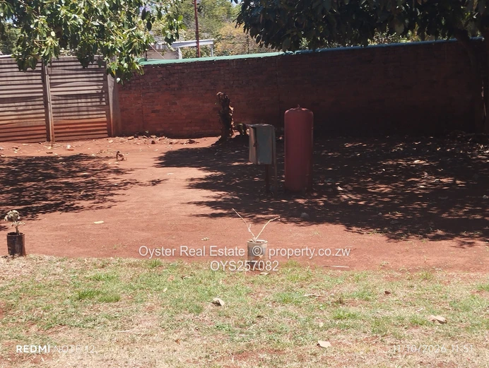 Mount Pleasant, Harare North — 3-Bed on 4047m² w/ Pool & Borehole