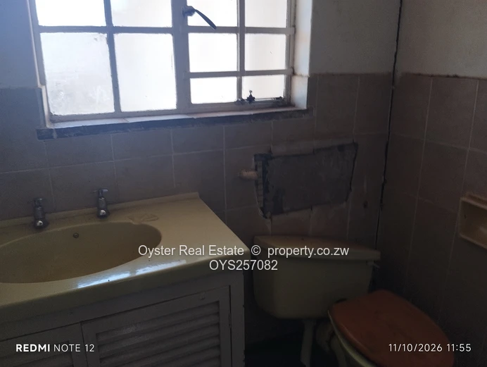 Mount Pleasant, Harare North — 3-Bed on 4047m² w/ Pool & Borehole